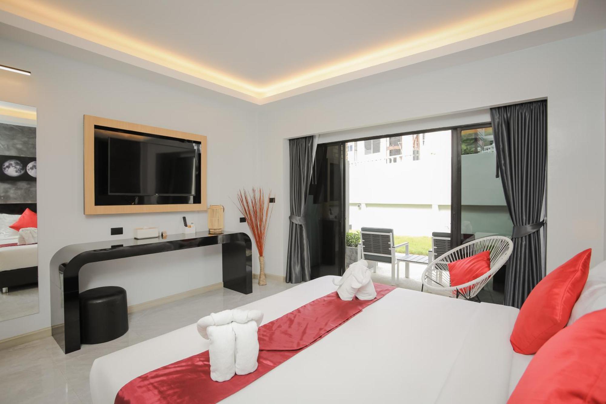 Etk Patong Resort Bagian luar foto
