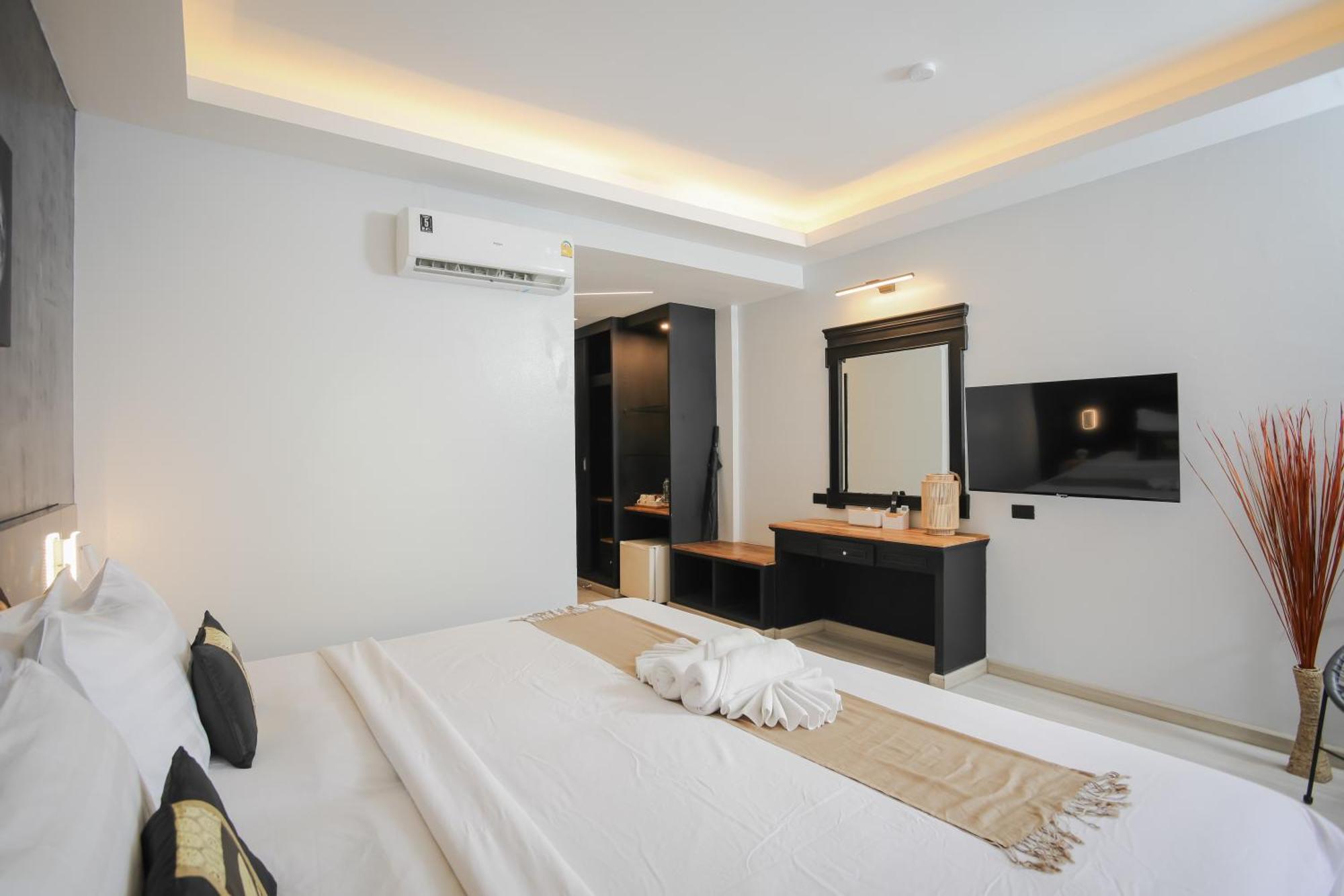 Etk Patong Resort Bagian luar foto