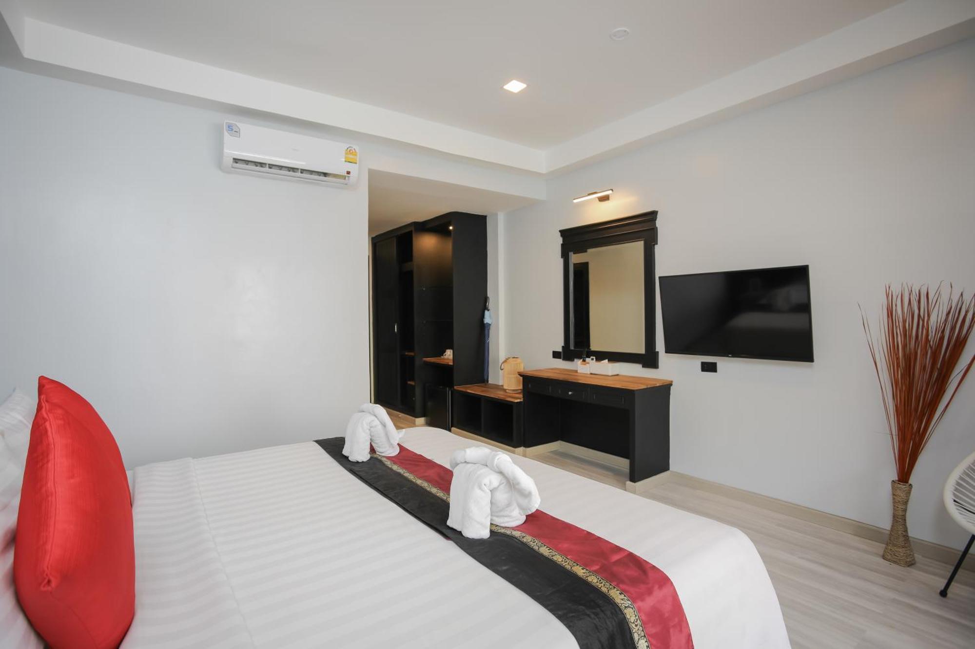Etk Patong Resort Bagian luar foto