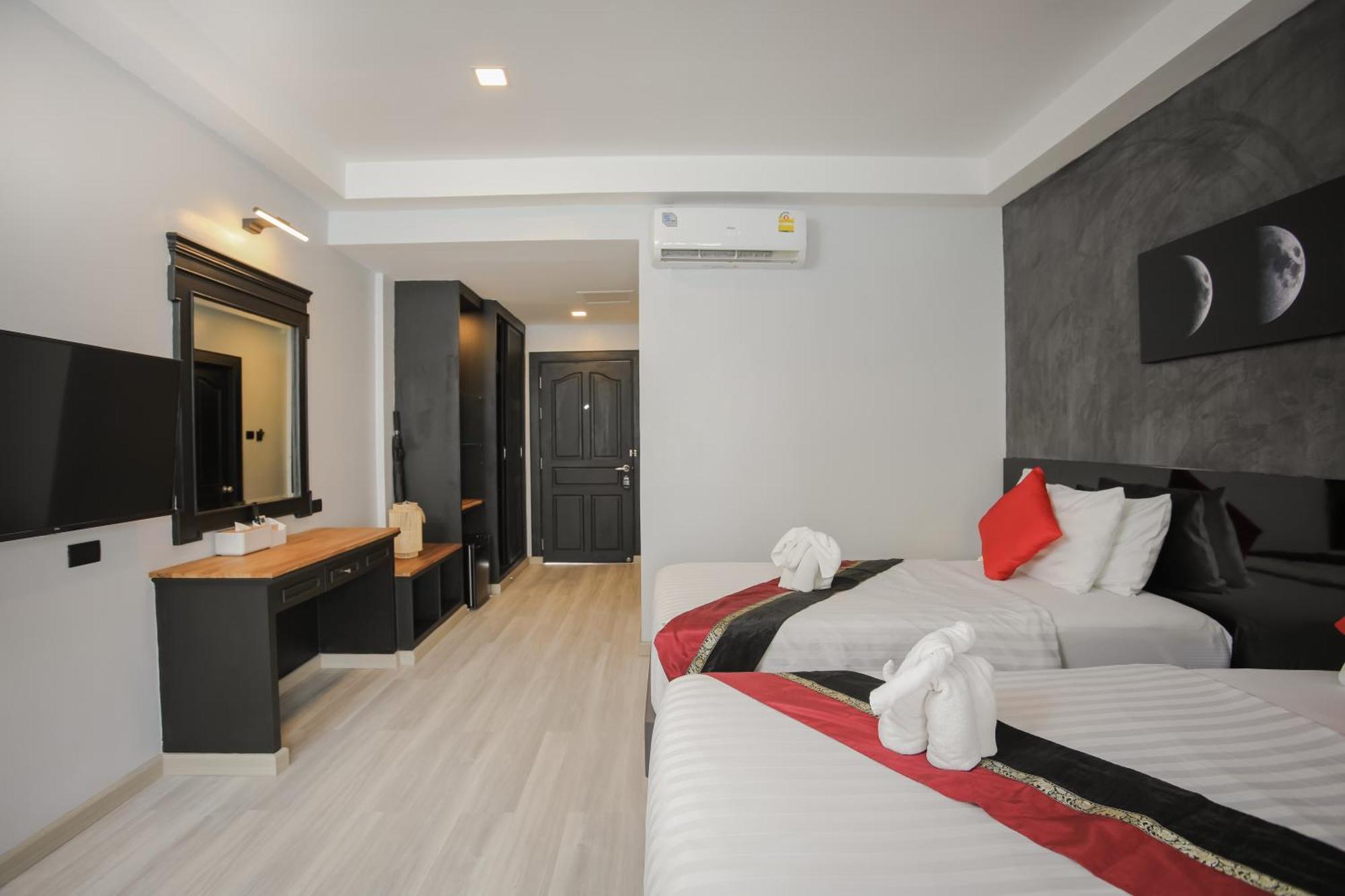 Etk Patong Resort Bagian luar foto