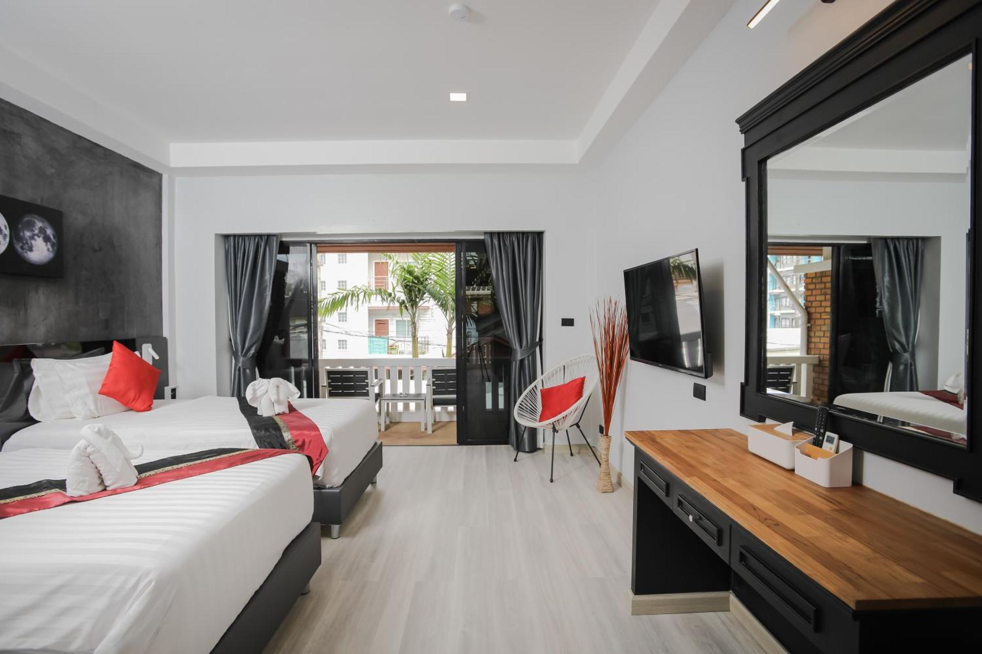 Etk Patong Resort Bagian luar foto