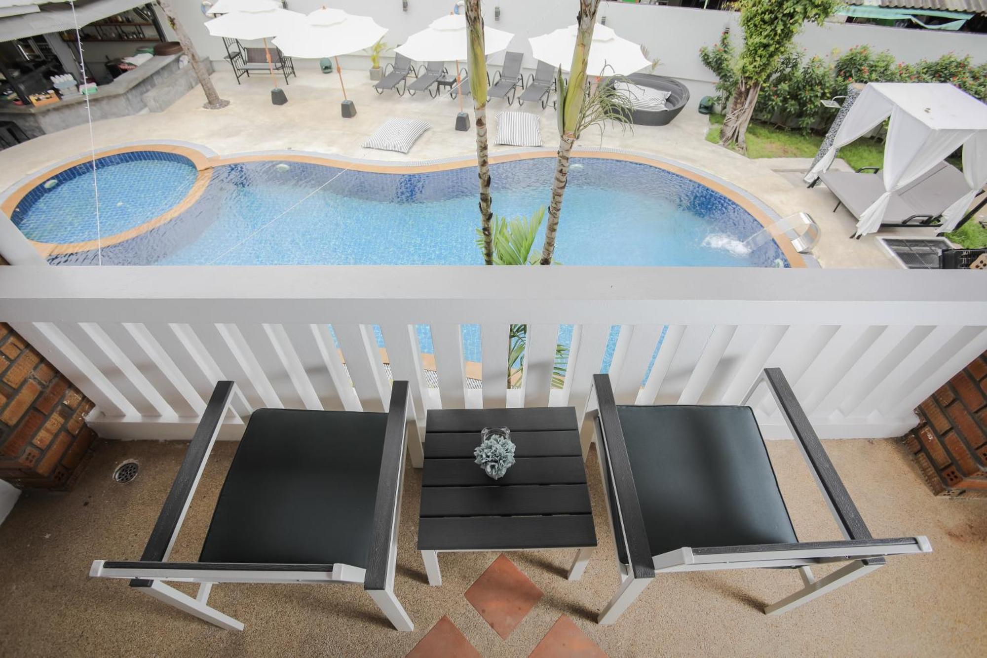Etk Patong Resort Bagian luar foto