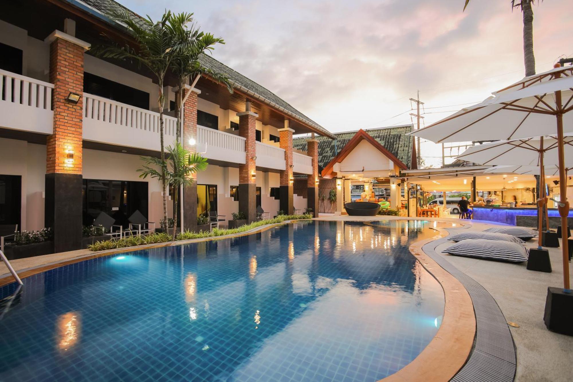 Etk Patong Resort Bagian luar foto