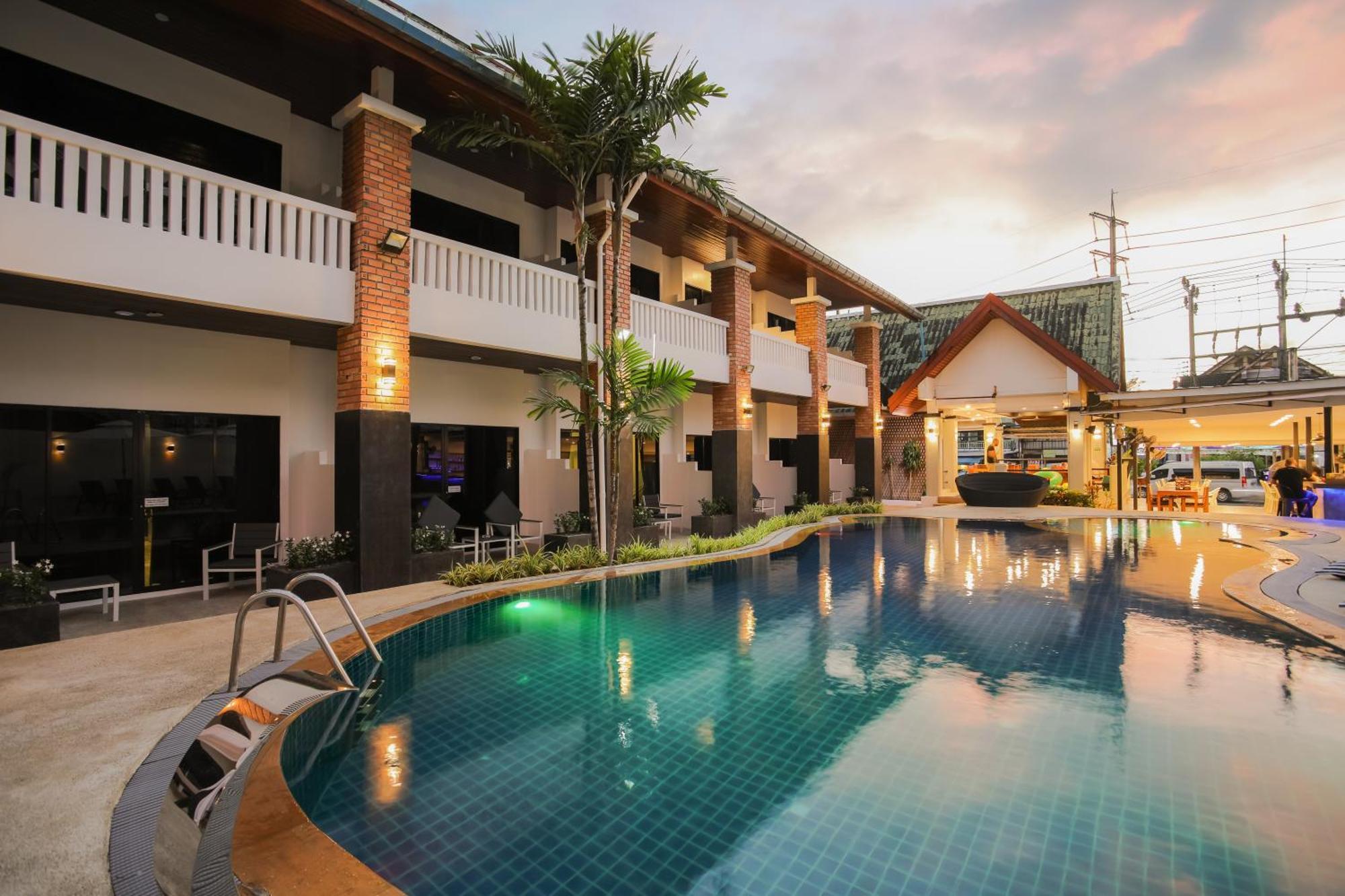 Etk Patong Resort Bagian luar foto