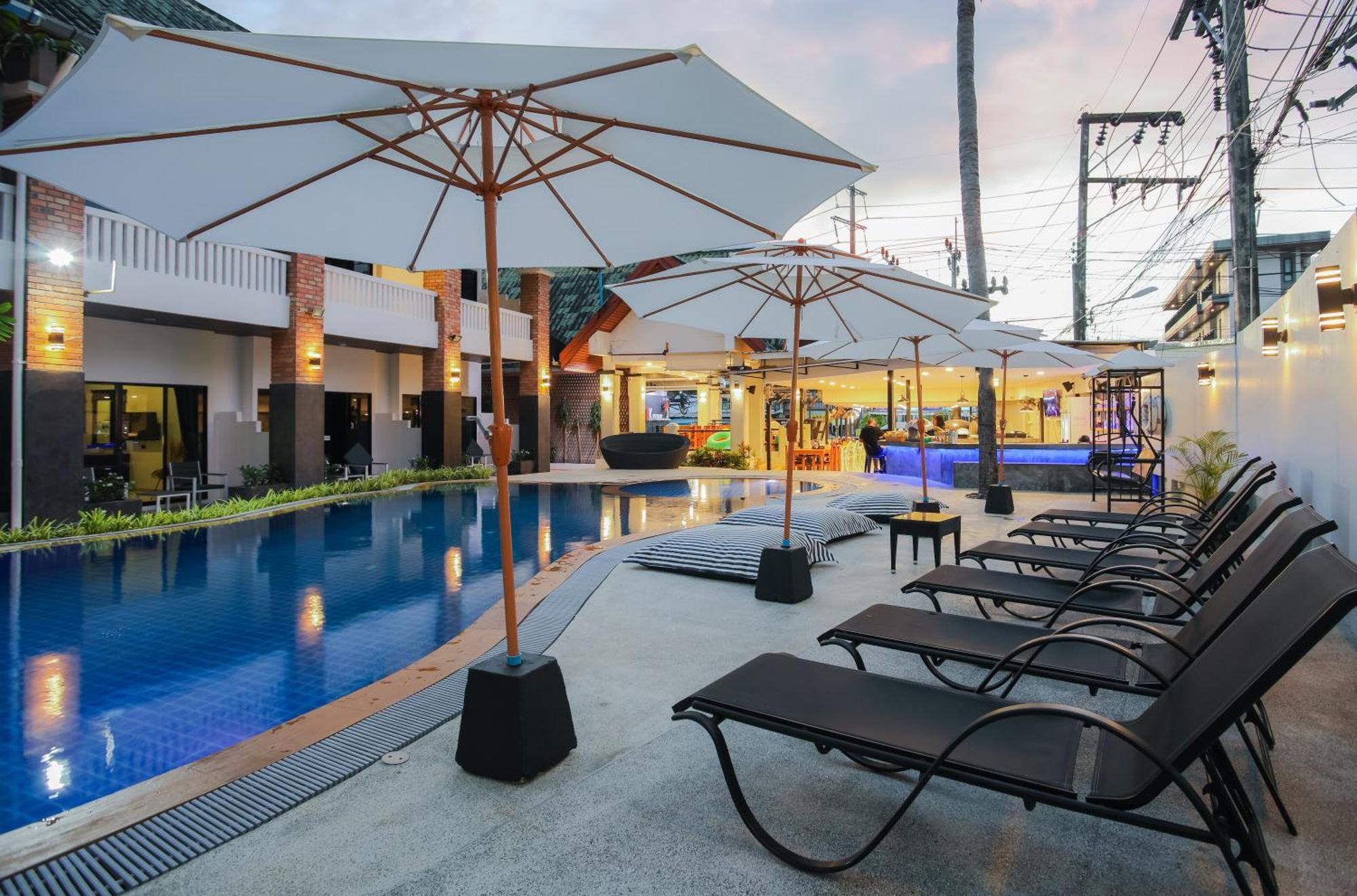 Etk Patong Resort Bagian luar foto