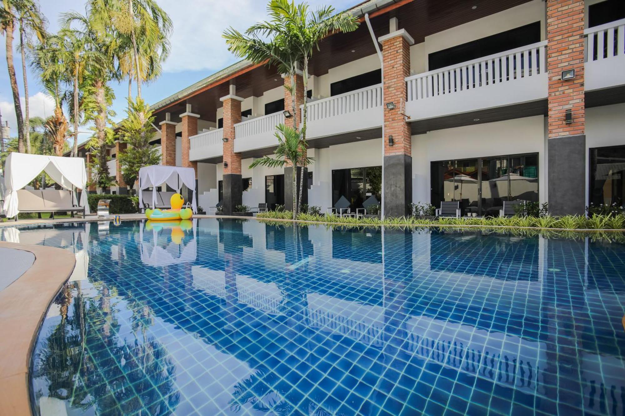 Etk Patong Resort Bagian luar foto