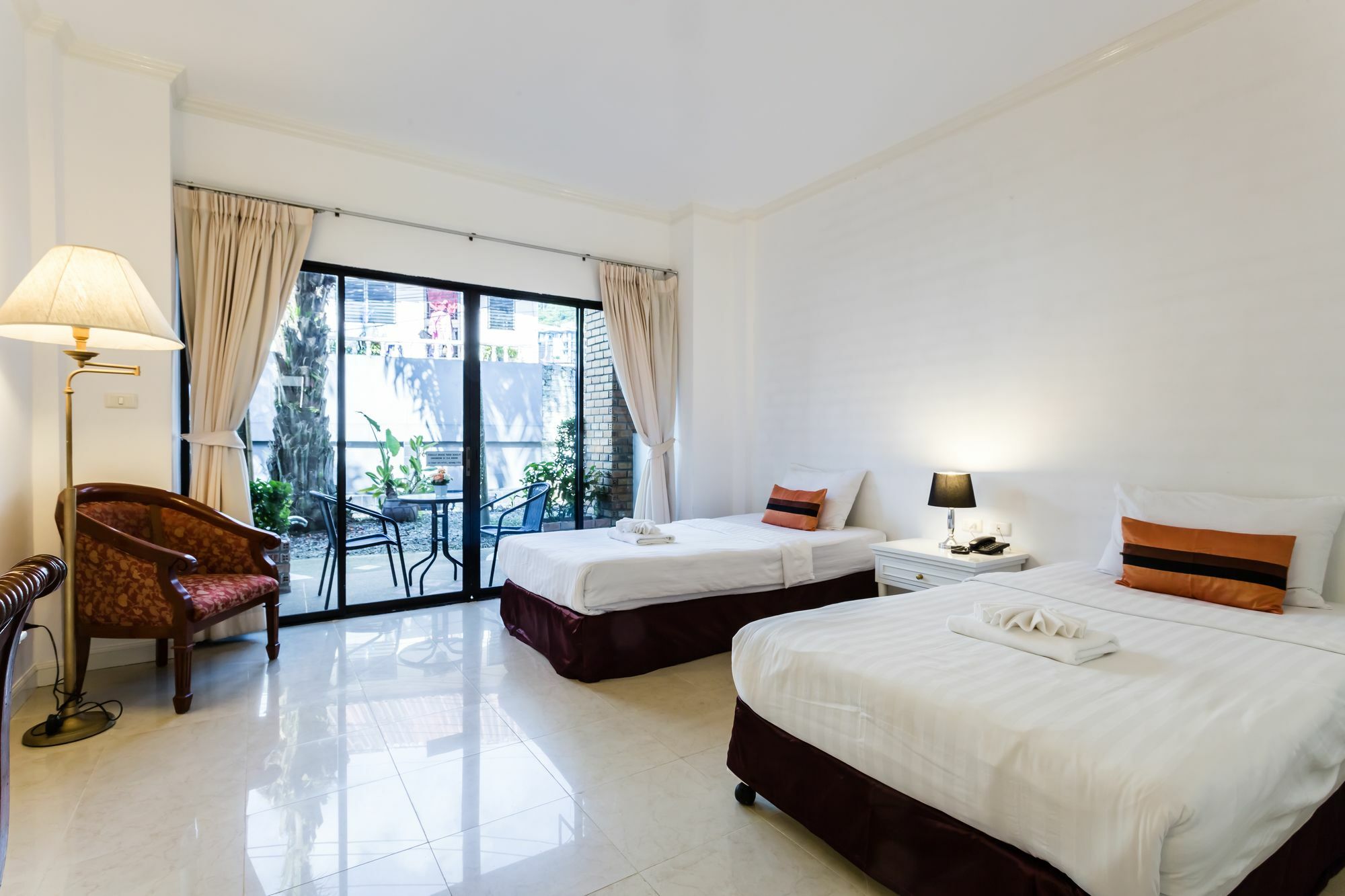 Etk Patong Resort Bagian luar foto
